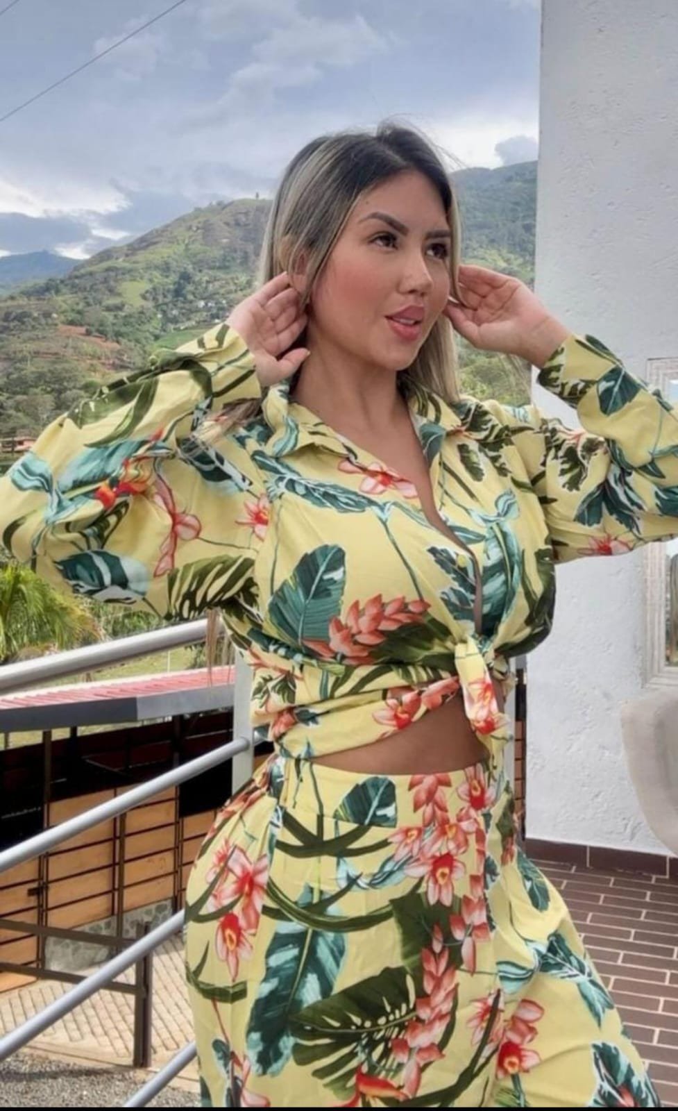 Conjunto amarillo elegante · foto 2
