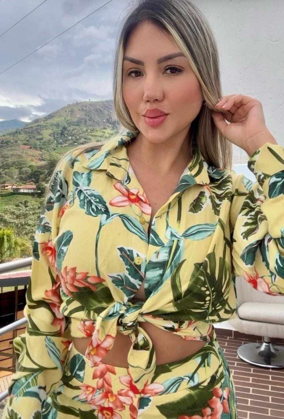 Conjunto amarillo elegante · foto 1